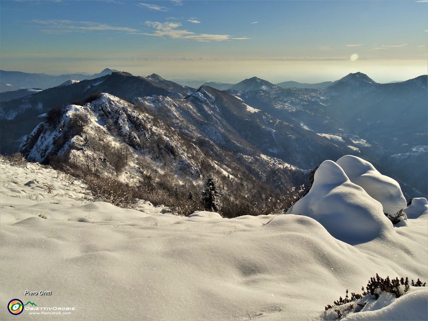 55 Vista sul Suchello versante est verso l'altopiano Selvino-Aviatico.JPG